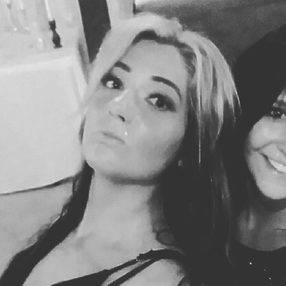 Meet your Posher, Jessica - Picture 2 of 3